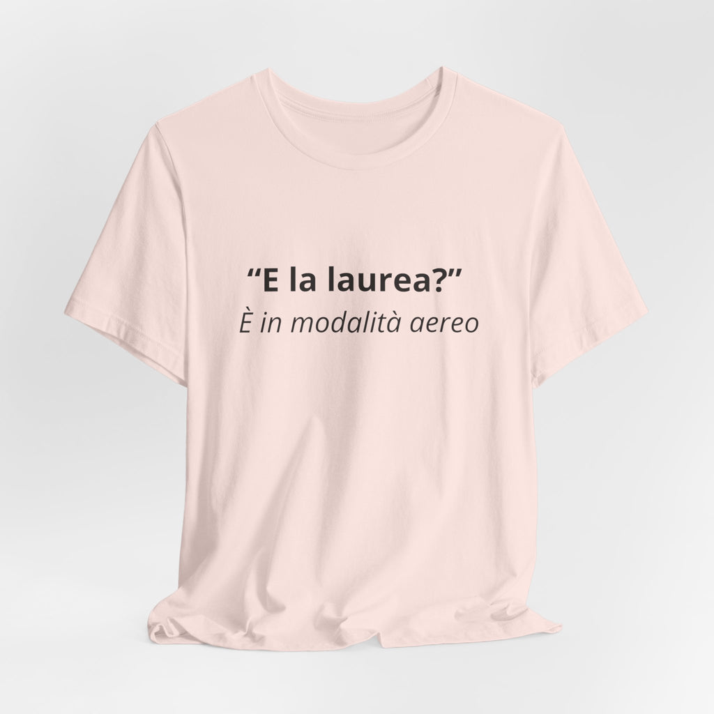 T-shirt "E la laurea? È in modalità aereo" - Maglietta Studenti Ironica Originale