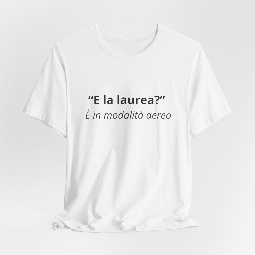 T-shirt "E la laurea? È in modalità aereo" - Maglietta Studenti Ironica Originale