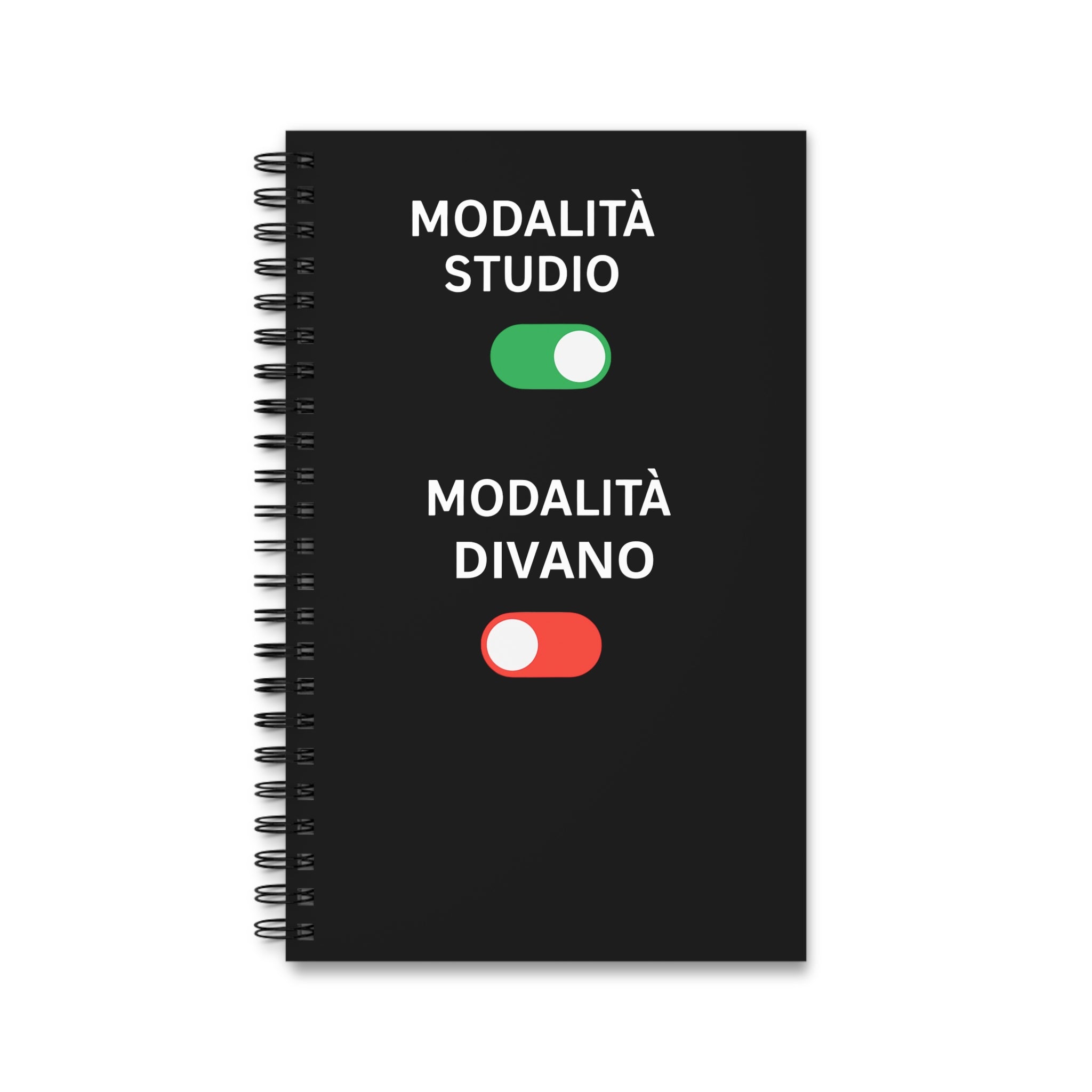 Quaderno spiralato A5 con scritta ironica Modalità Studio ON Divano OFF regalo originale per studenti.